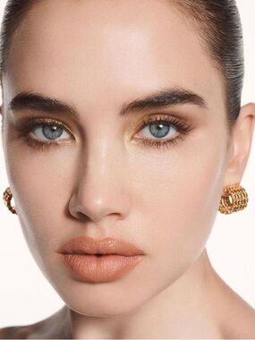 Burberry Kisses Satin Lipstick: No. 05 Horseferry Beige